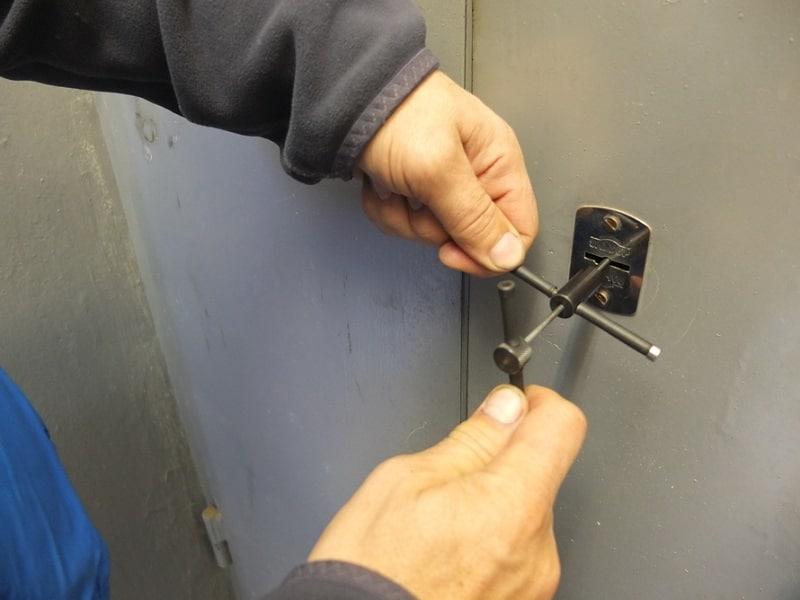 Срочное открытие замков гаража в Ханты-Мансийске